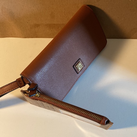 ANNE KLEIN. Brown Folded Wristlet Wallet. - Picture 14 of 15